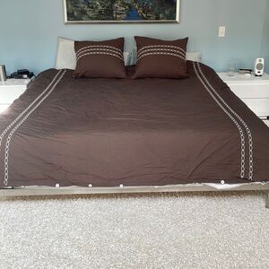 Nearly new! West Elm Duvet Cover + 2 Decorative Pillows + Pillowcases